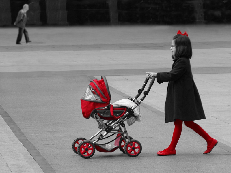 956 - WALKING IN RED - CHOLIZ SANTIAGO - spain.jpg